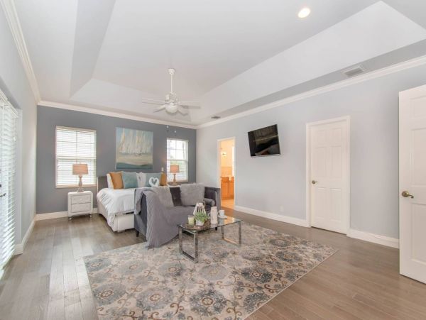 Hollywood Home 978778