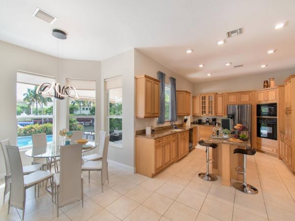 Hollywood Home 978778