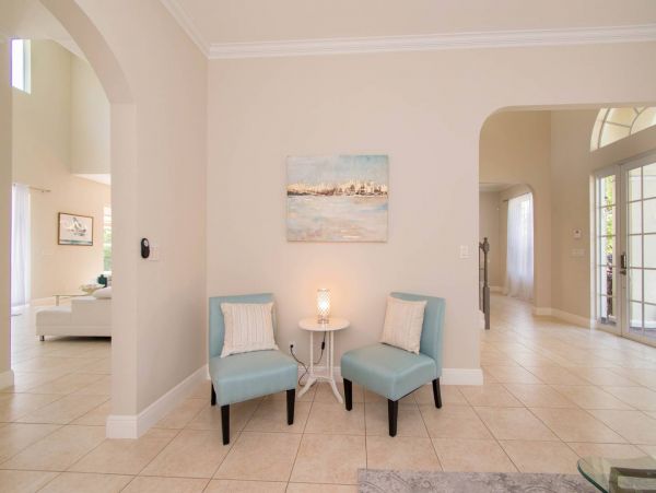 Hollywood Home 978778