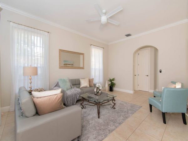 Hollywood Home 978778