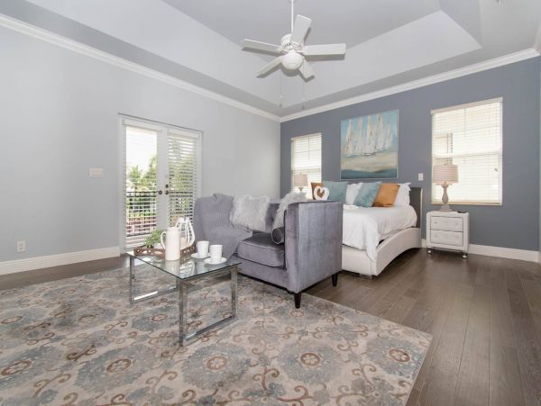 Hollywood Home 978778