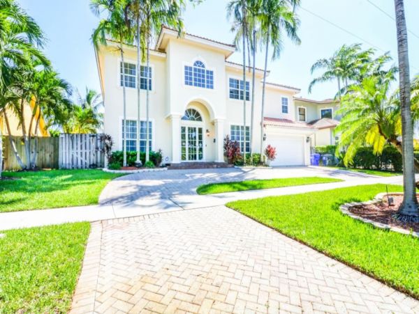 Hollywood Home 978778