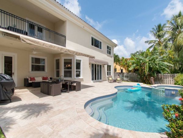 Hollywood Home 978778