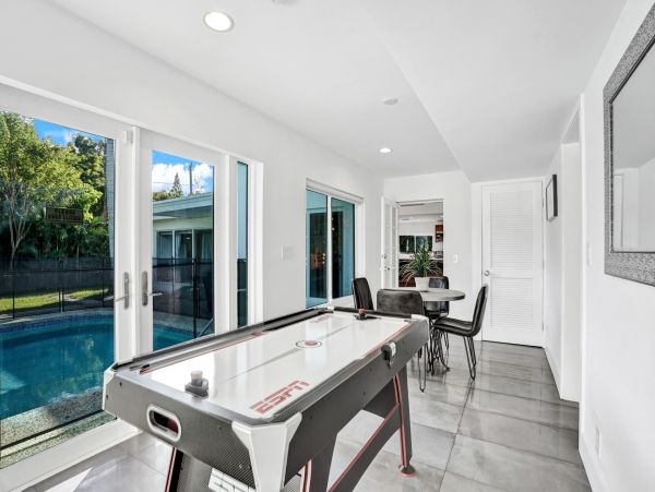 Hollywood Florida Vacation Pool Home Five Bedrooms Sleeps 10