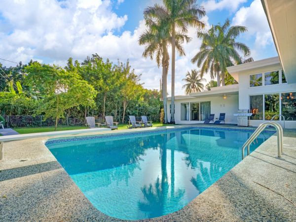 Hollywood Florida Vacation Pool Home Five Bedrooms Sleeps 10