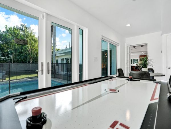 Hollywood Florida Vacation Pool Home Five Bedrooms Sleeps 10
