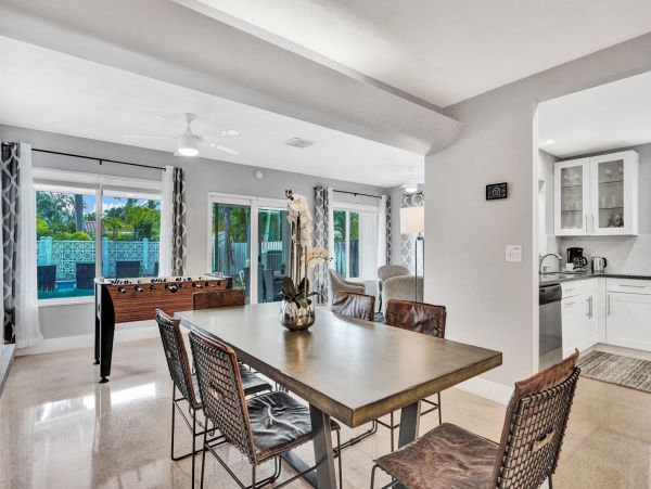 Hollywood Home 978780