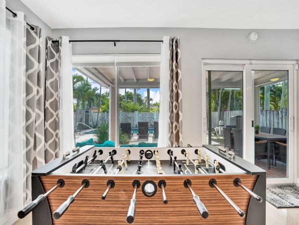 Hollywood Home 978780