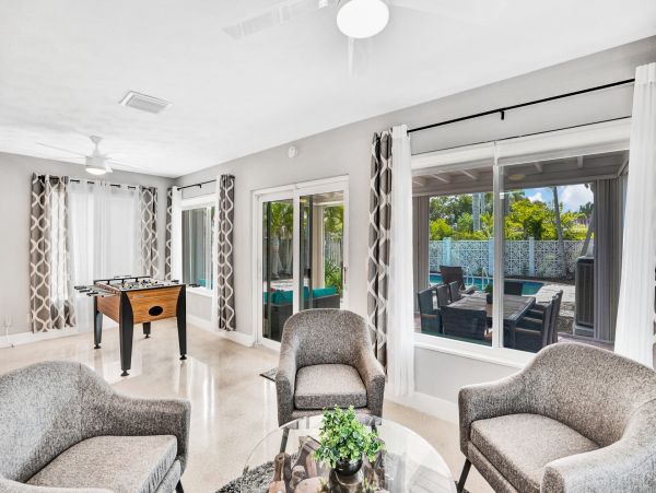 Hollywood Home 978780
