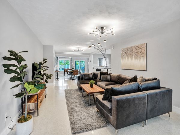Hollywood Home 978780