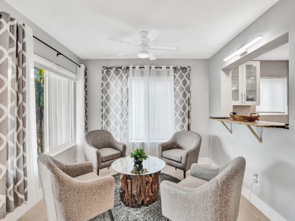 Hollywood Home 978780