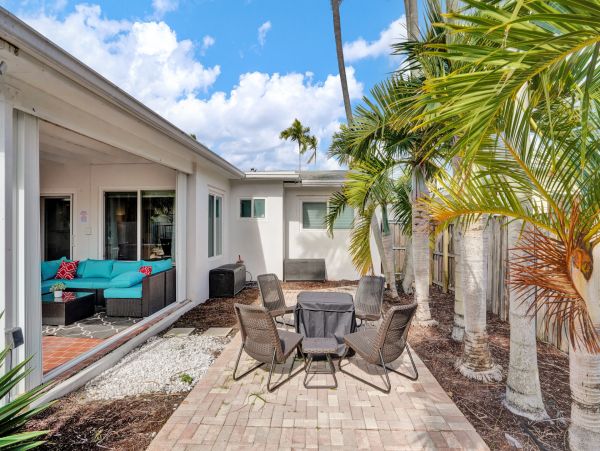 Hollywood Home 978780