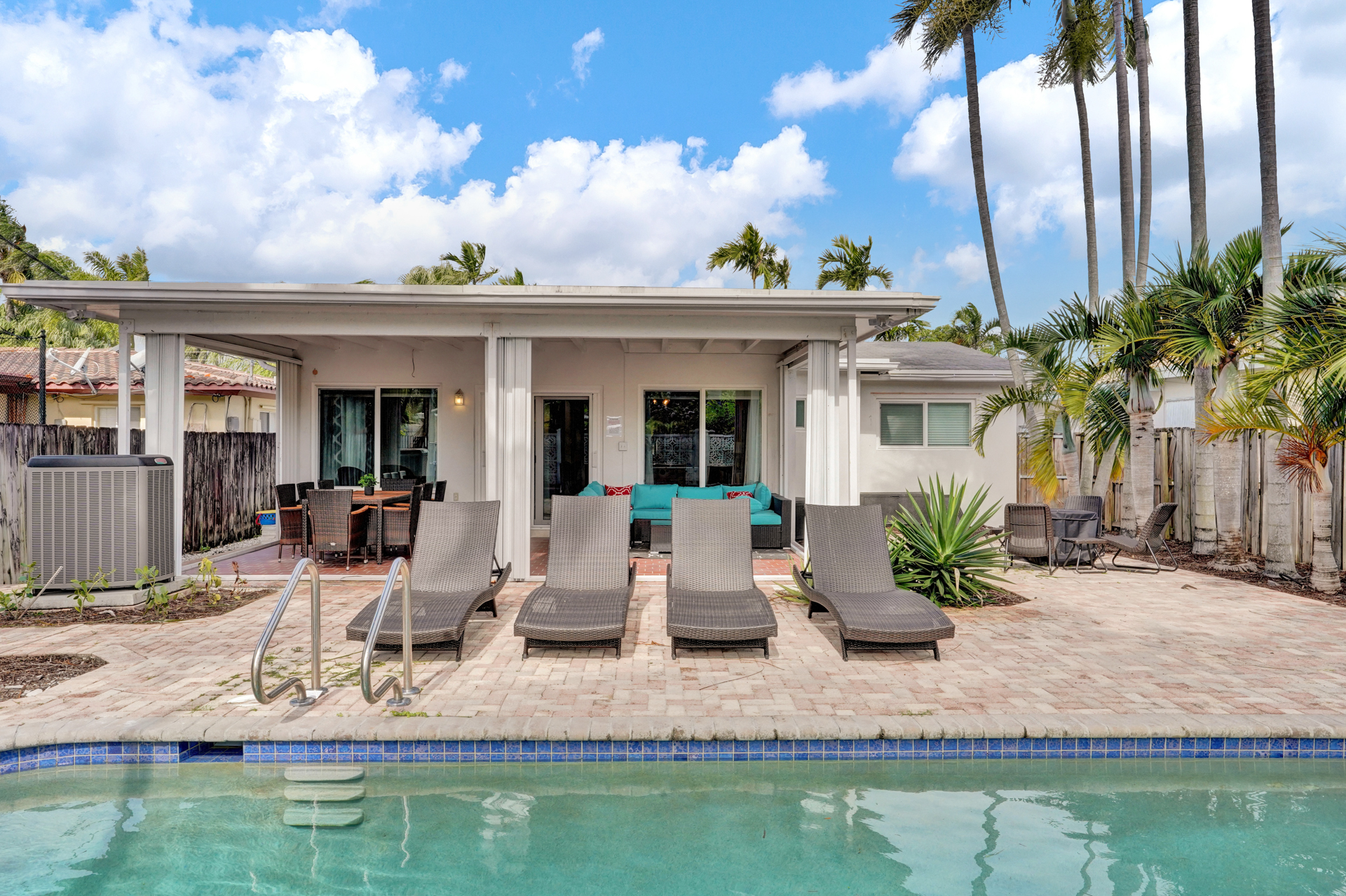 Hollywood Home 978780