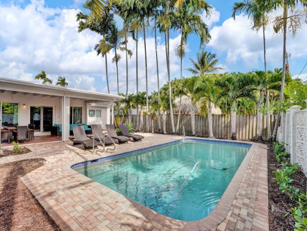 Hollywood Home 978780