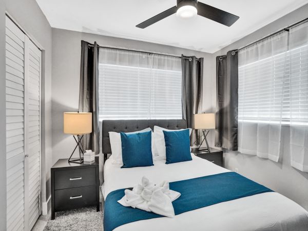 Hollywood Home 978780