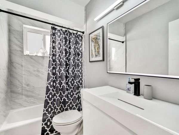 Hollywood Home 978780