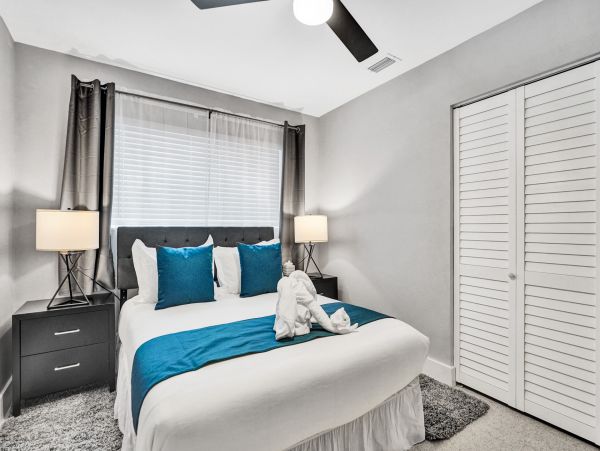 Hollywood Home 978780