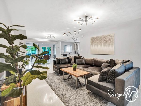 Hollywood Home 978781