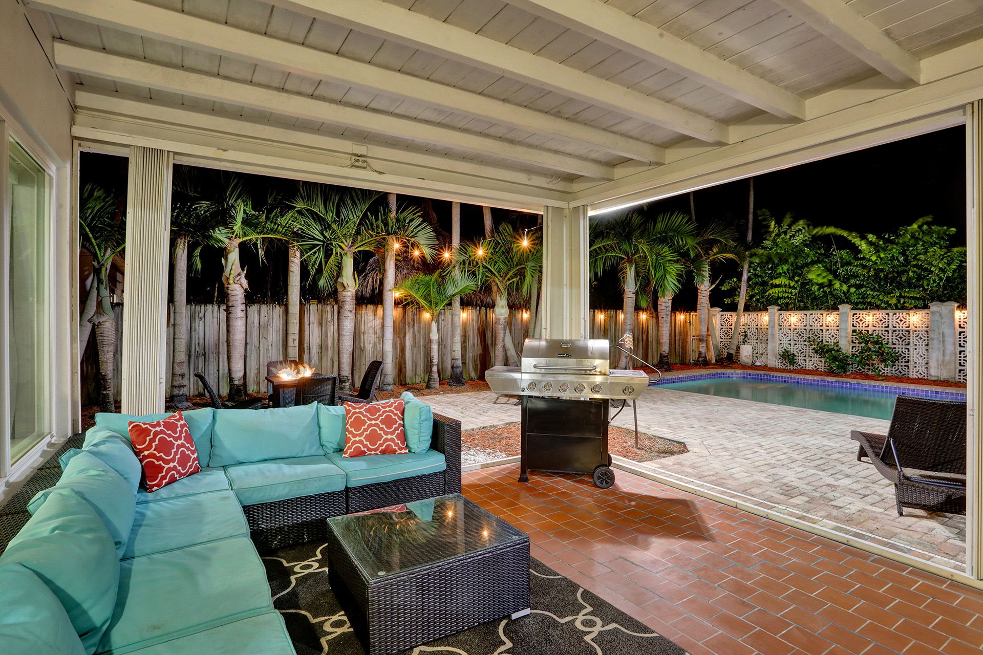 Hollywood Home 978781