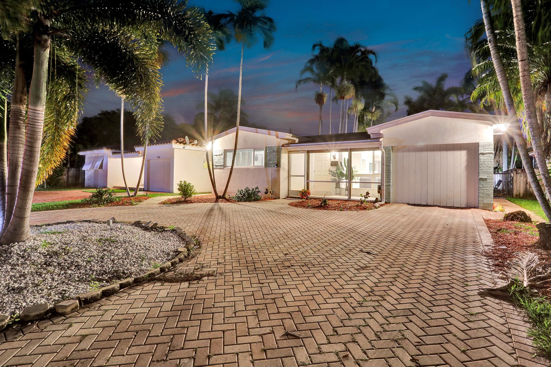 Hollywood Home 978781