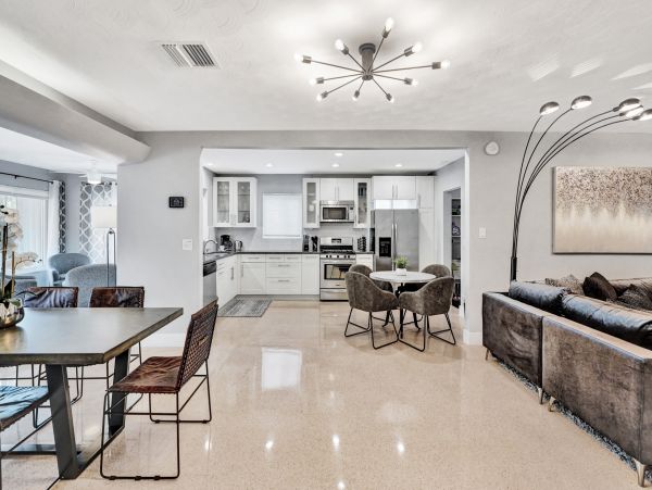 Hollywood Home 978781