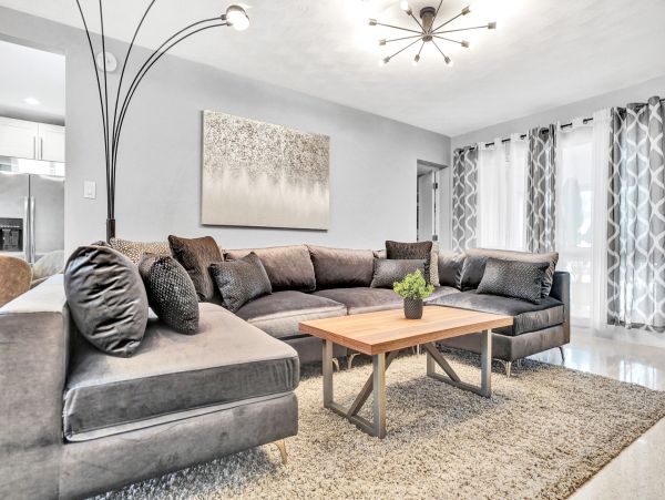 Hollywood Home 978781