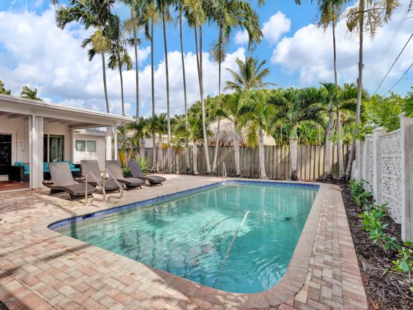 Hollywood Home 978781