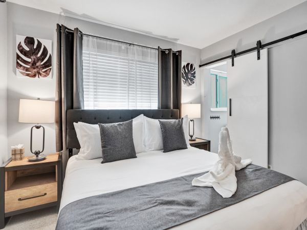 Hollywood Home 978781