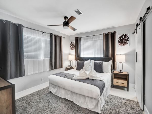 Hollywood Home 978781