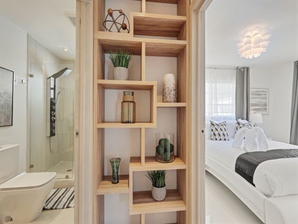 Hollywood Home 978782