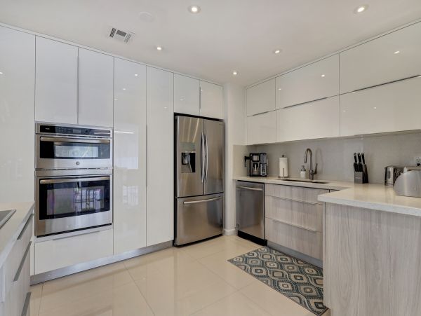 Hollywood Home 978782