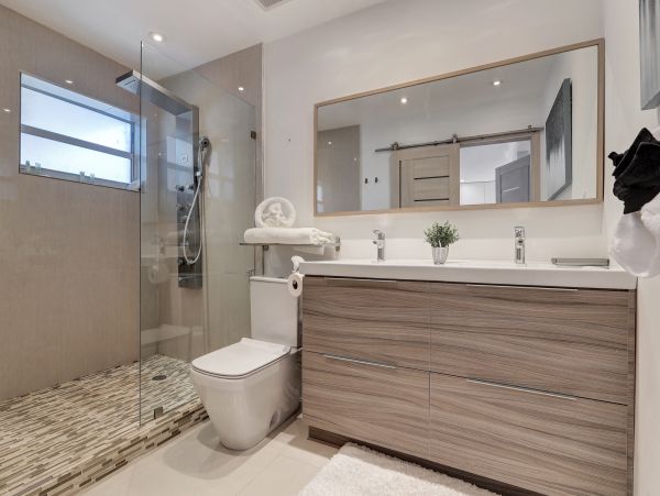 Hollywood Home 978782