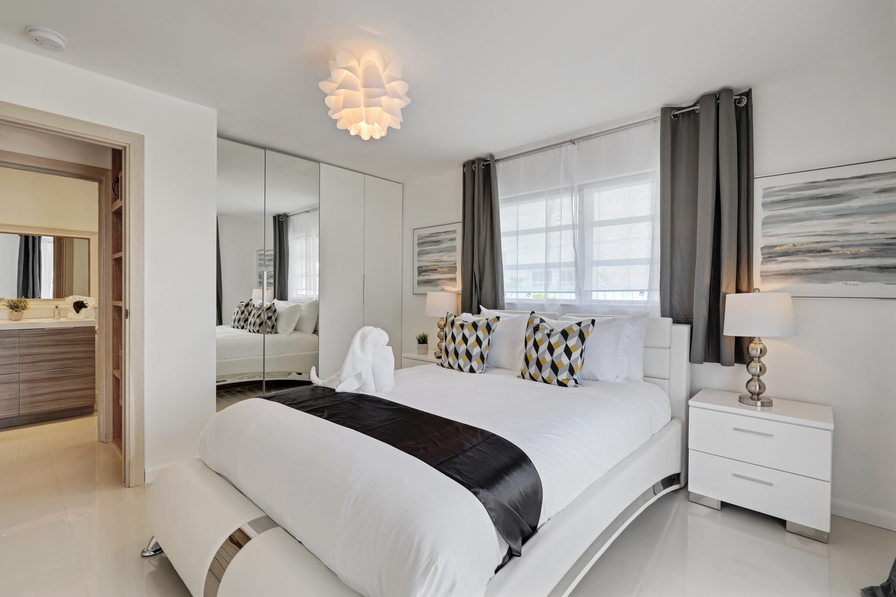Hollywood Home 978782