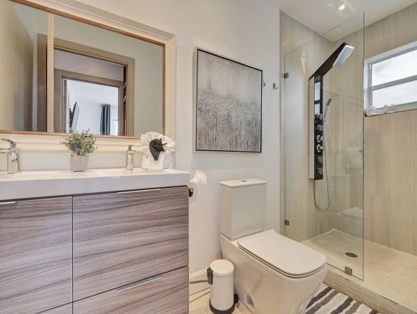 Hollywood Home 978782