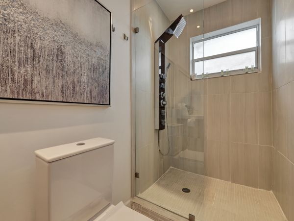 Hollywood Home 978782