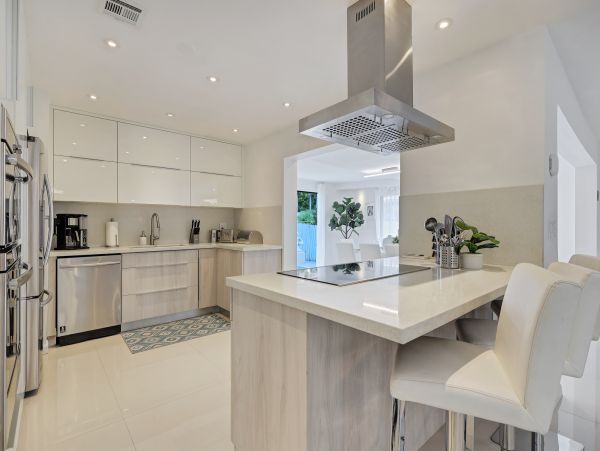 Hollywood Home 978782