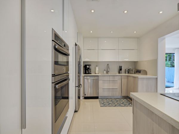 Hollywood Home 978782