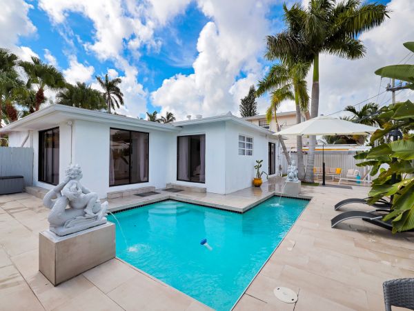 Hollywood Home 978782