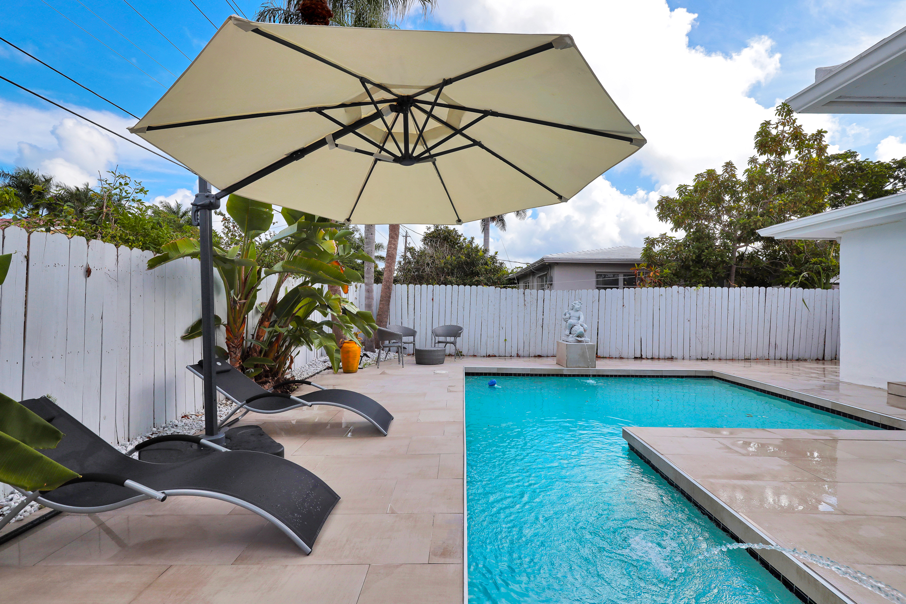 Hollywood Home 978782