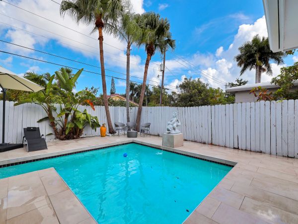 Hollywood Home 978782