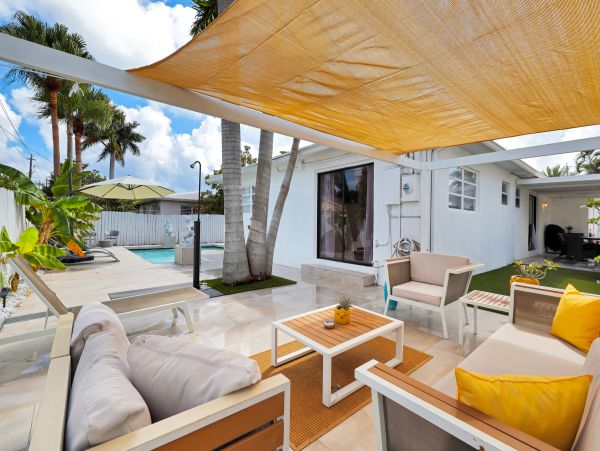 Hollywood Home 978782