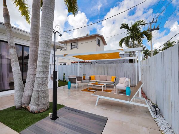 Hollywood Home 978782