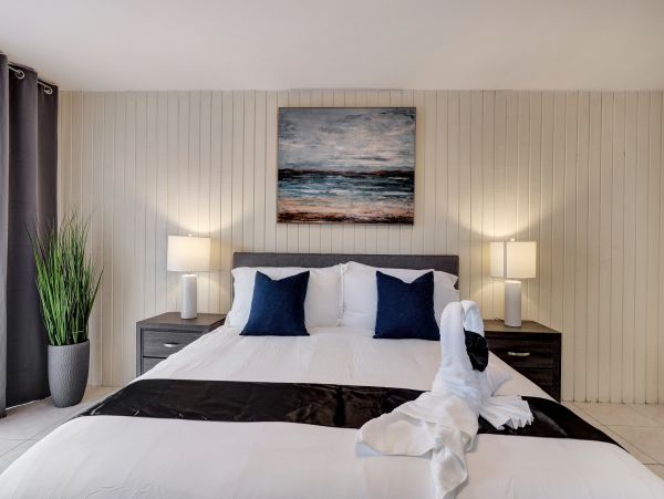 Hollywood Home 978782
