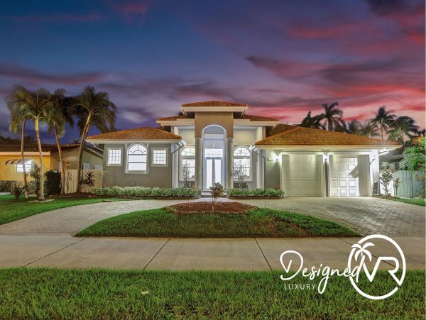 Hollywood Home 978783
