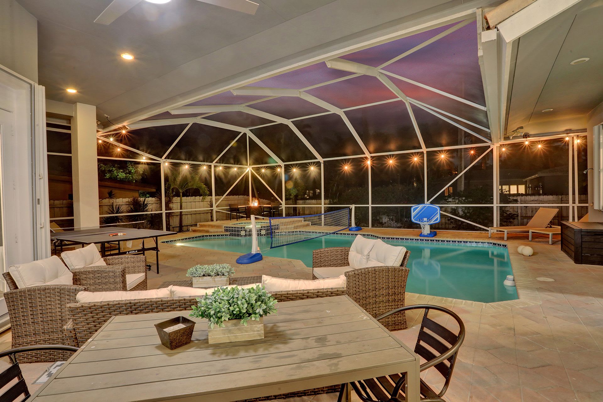 Hollywood Home 978783