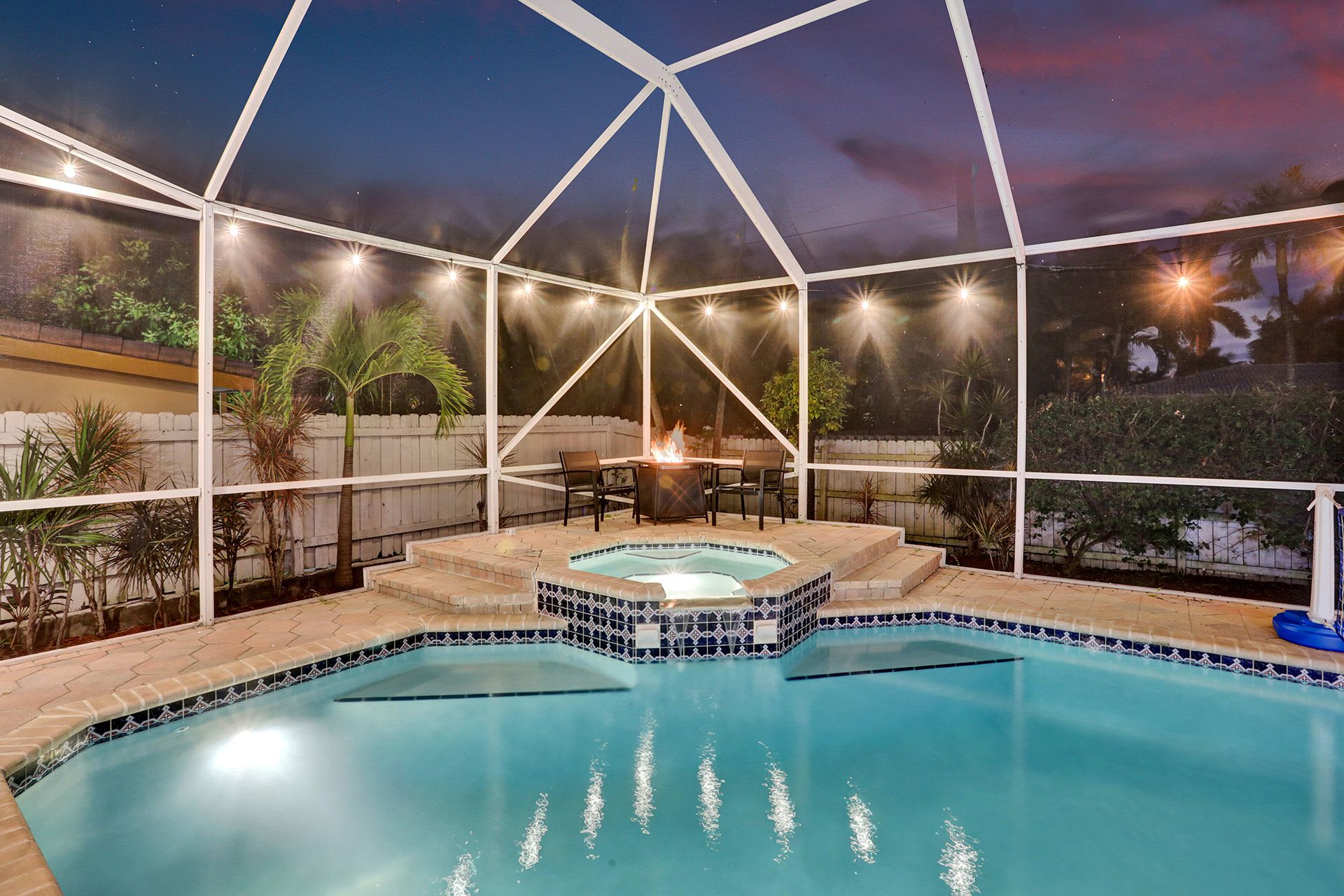 Hollywood Home 978783