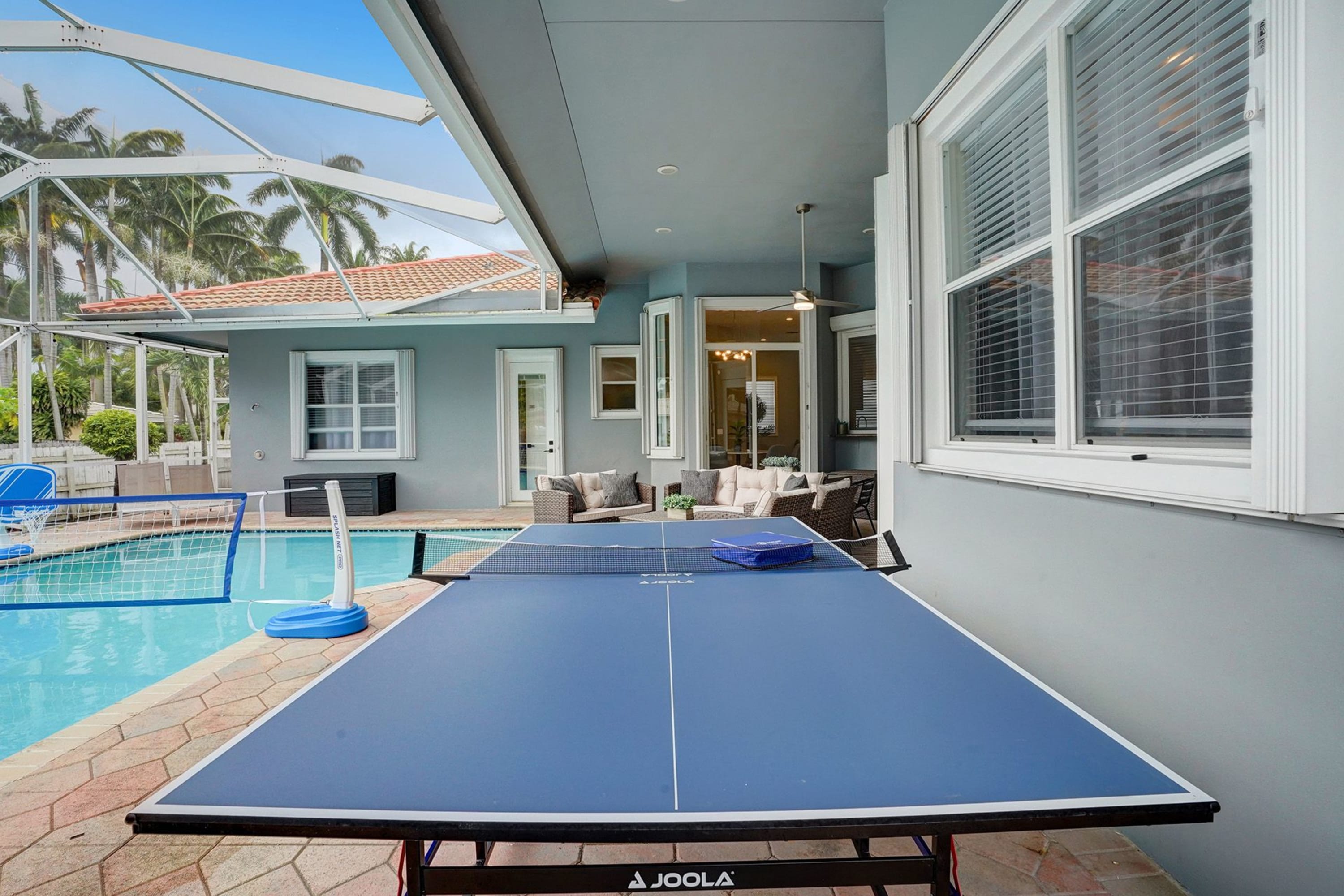 Hollywood Home 978783