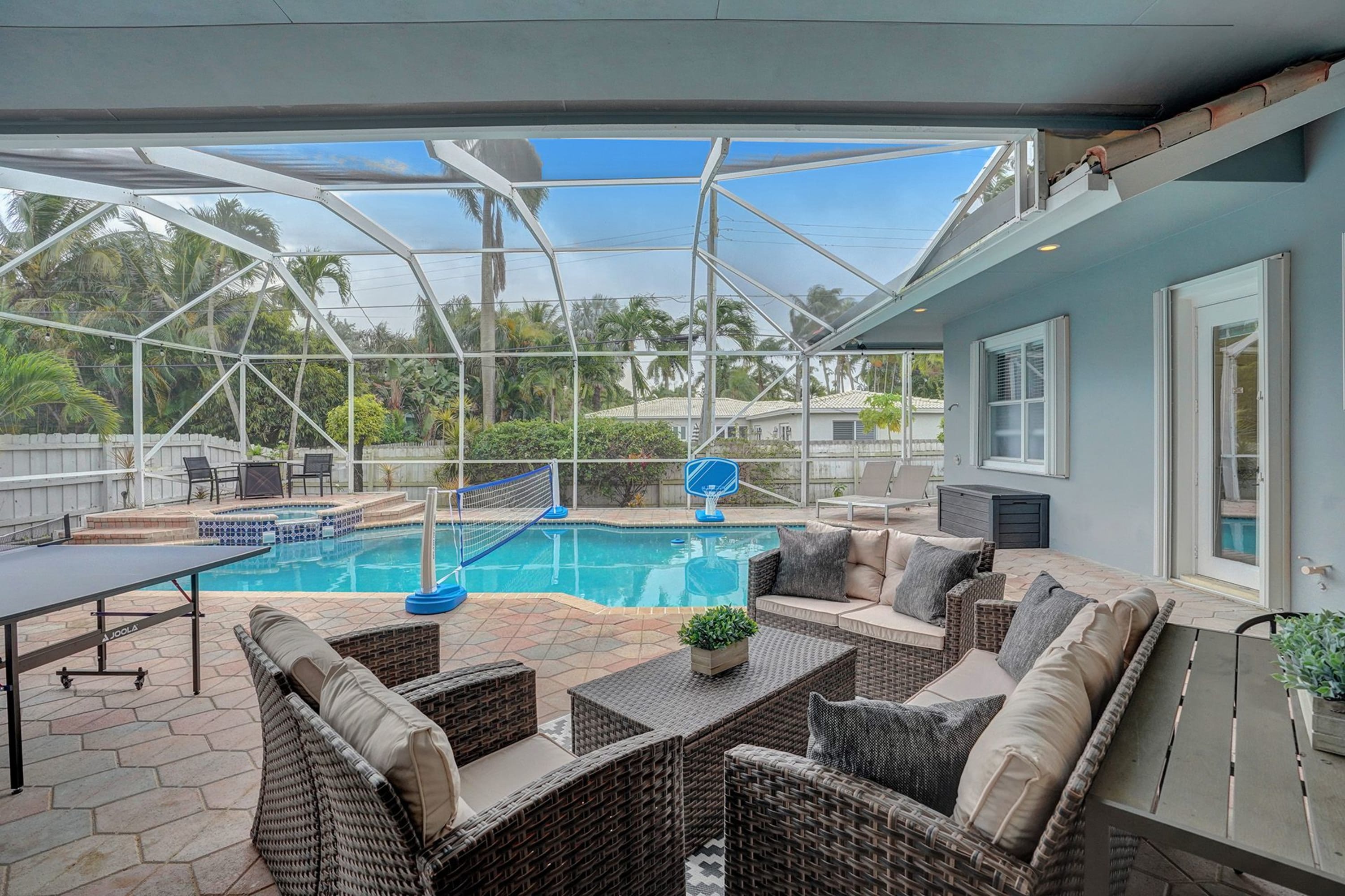 Hollywood Home 978783