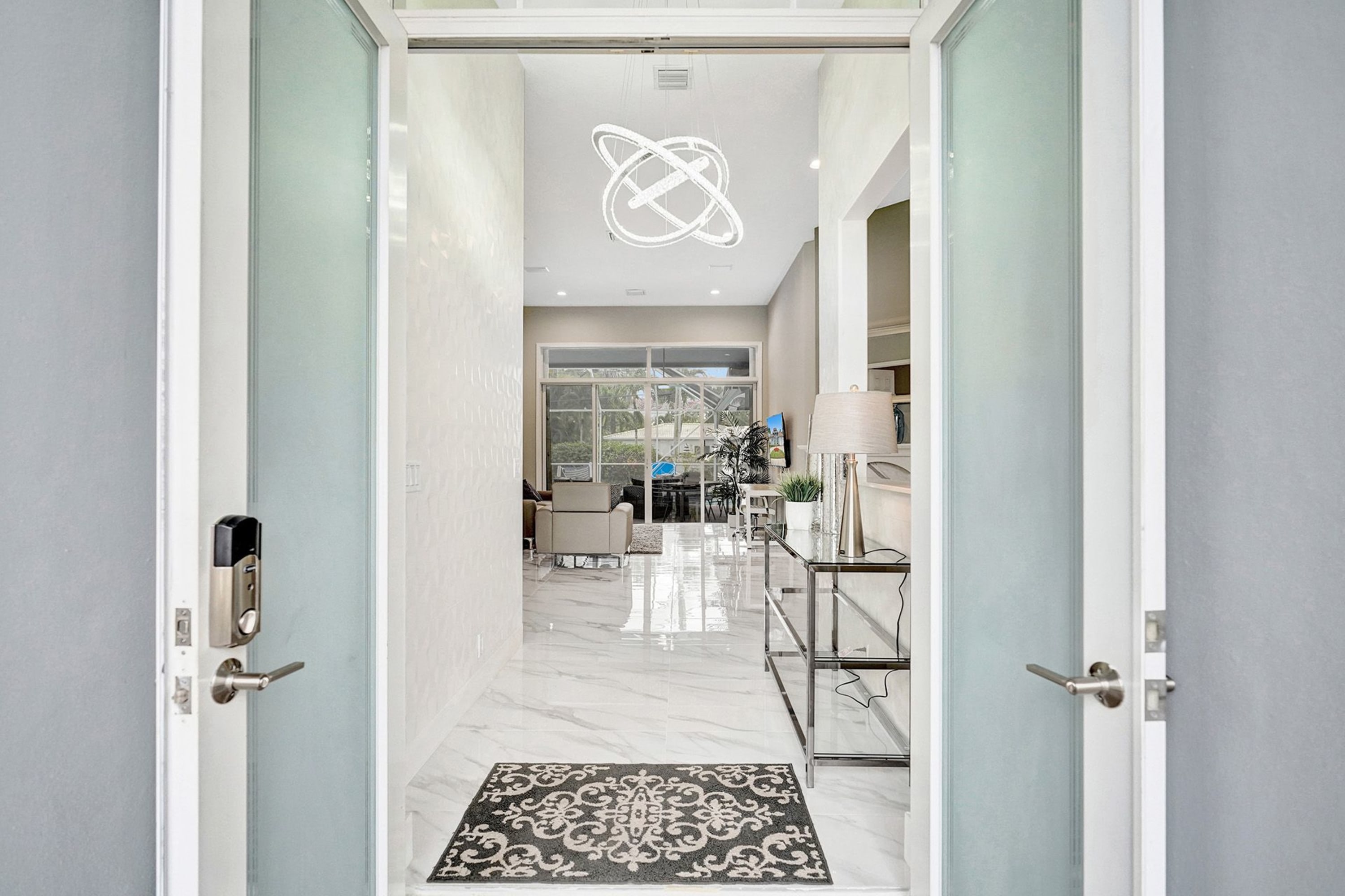 Hollywood Home 978783