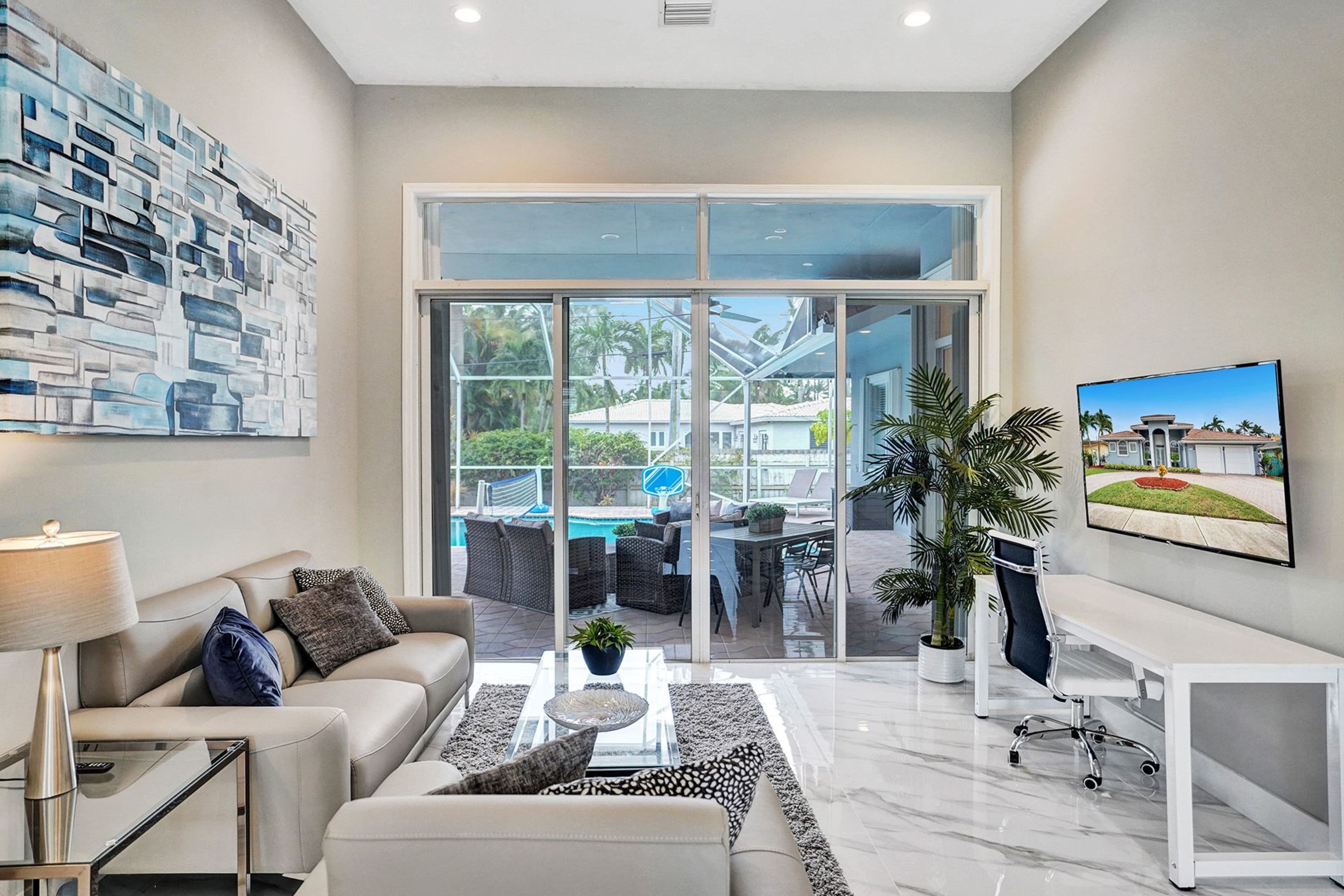 Hollywood Home 978783